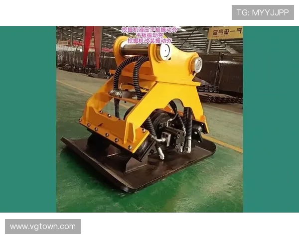 挖掘机震动夯路面压实